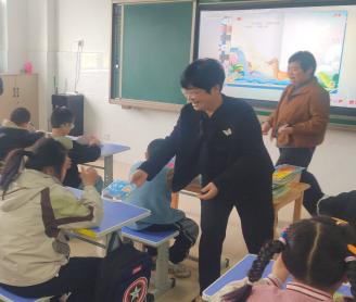 市残联开展“送书上门·书香到家”精准助读活动