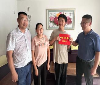 慰问残疾学子 以奋斗成就精彩人生